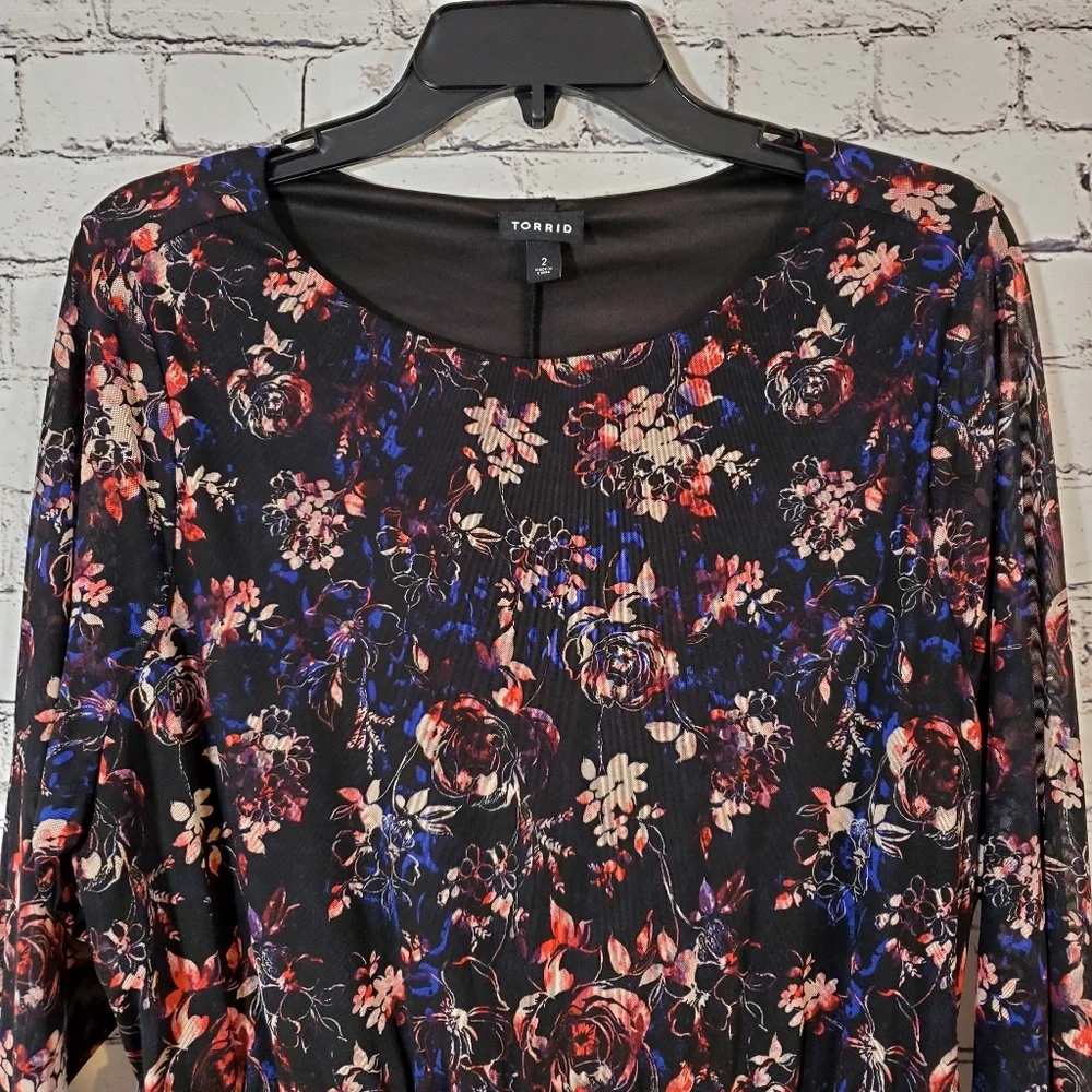 Torrid Mesh Floral Black Dress Scallop Trim Sleeves Size 2 18/20 - Picture 2 of 14